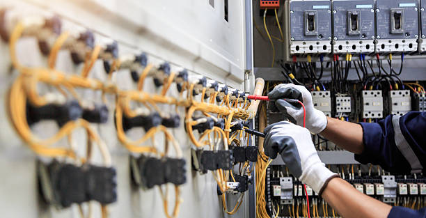 Professional Electrician technician working in Carson, WA